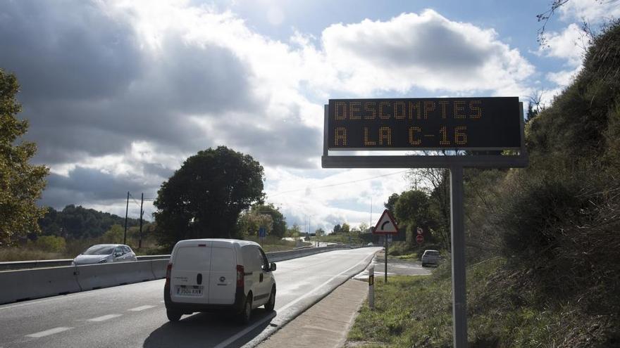 Panell electrònic instal.lat a la C-55, a l´alçada dels Comtals, que informa dels descomptes a l´autopista