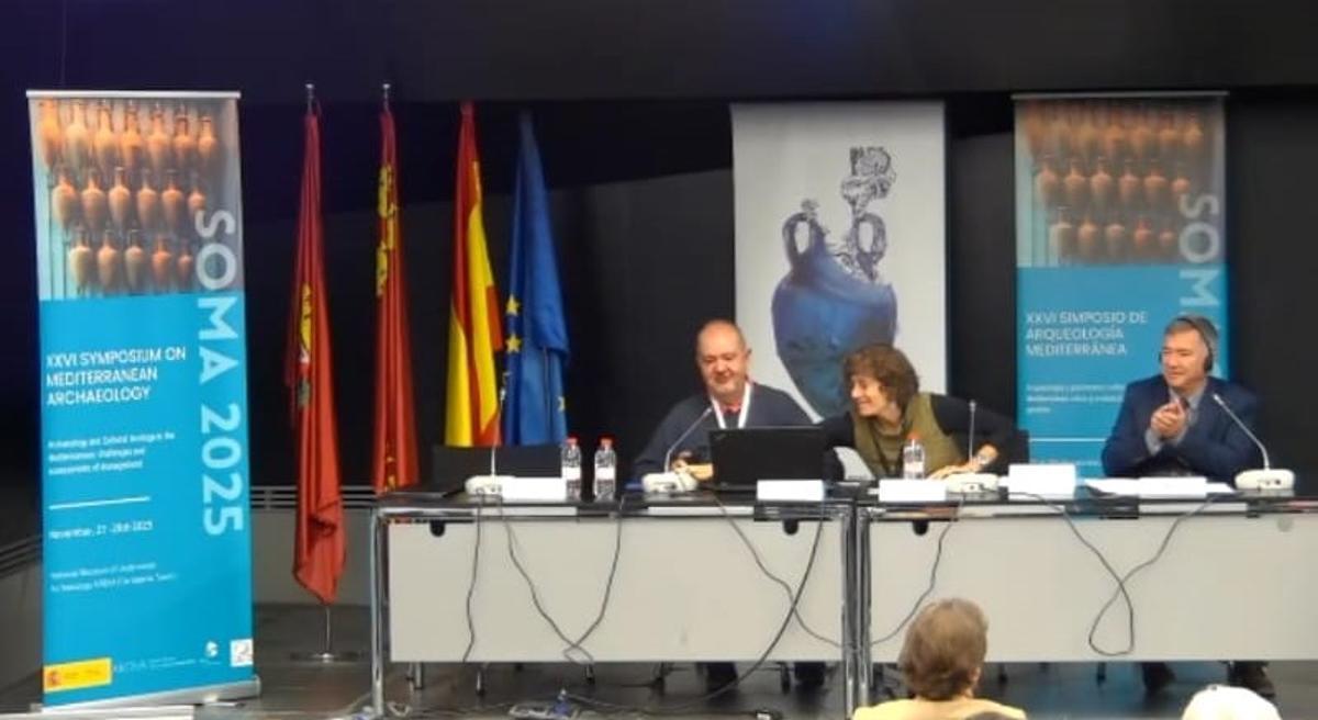 El MAMBU, en colaboración con el Aula de Arqueología Mediterránea de la Universitat Jaume I (UJI), presentó la comunicación titulada: 'Sant Gregori (Burriana): excavación, investigación y gestión de una villa marítima especializada en viticultura'.