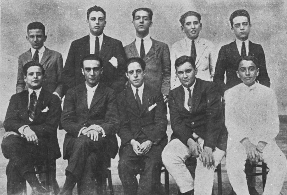 Fotografía de la primera  promoción de bachilleres del Colegio de San Agustín (1918-1924).