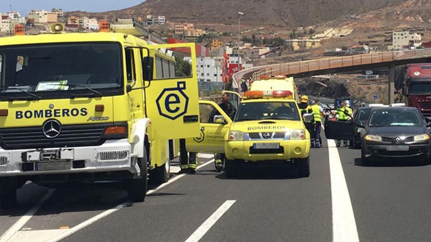 Una colisión deja tres heridos y una gran cola en la carretera del Norte