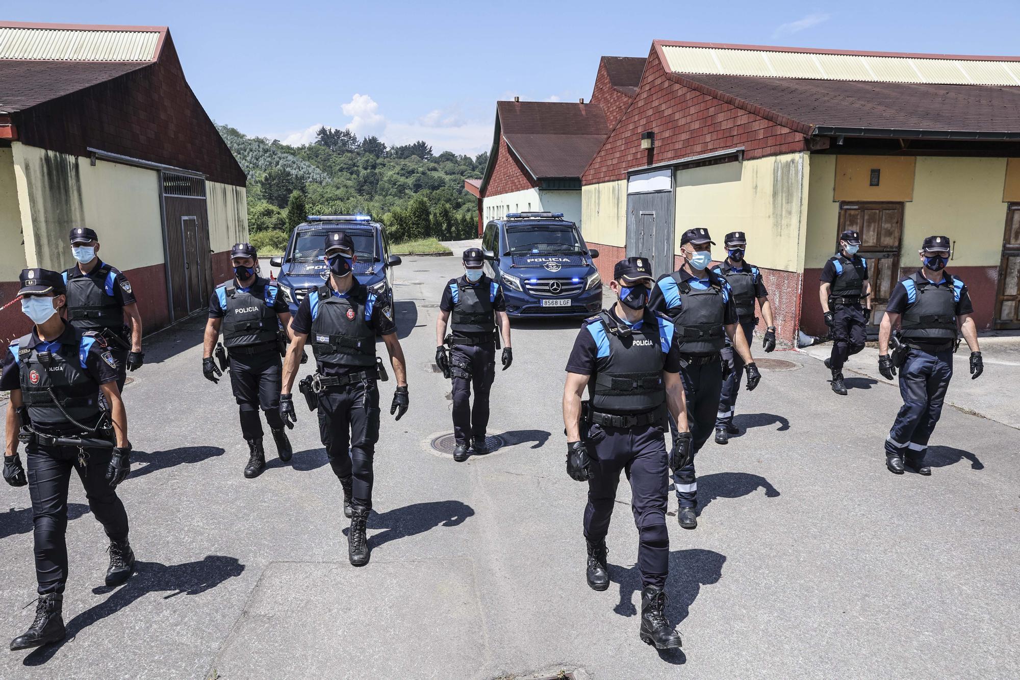 Efectivos policiales en formación.