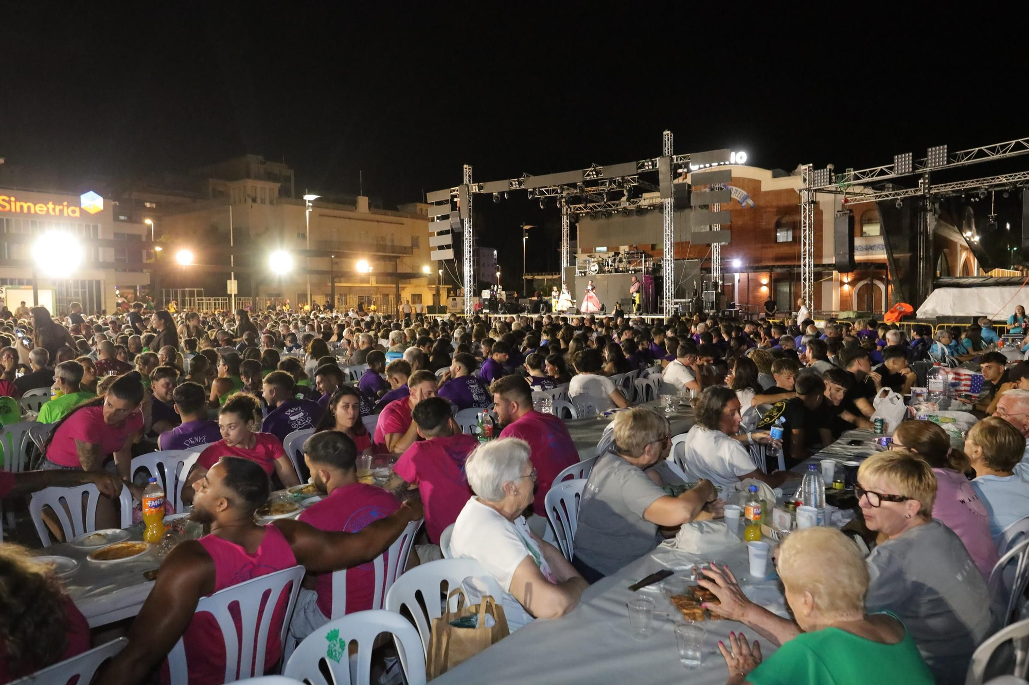 Sopar de pa i porta en las fiestas de Sant Pere del Grau de Castelló
