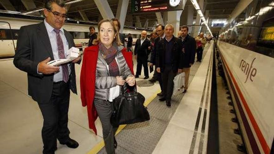 La ministra Ana Pastor, en la estación de Urzáiz.