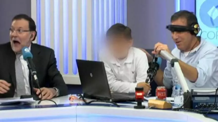 La colleja de Mariano Rajoy a su hijo por su espontaneidad