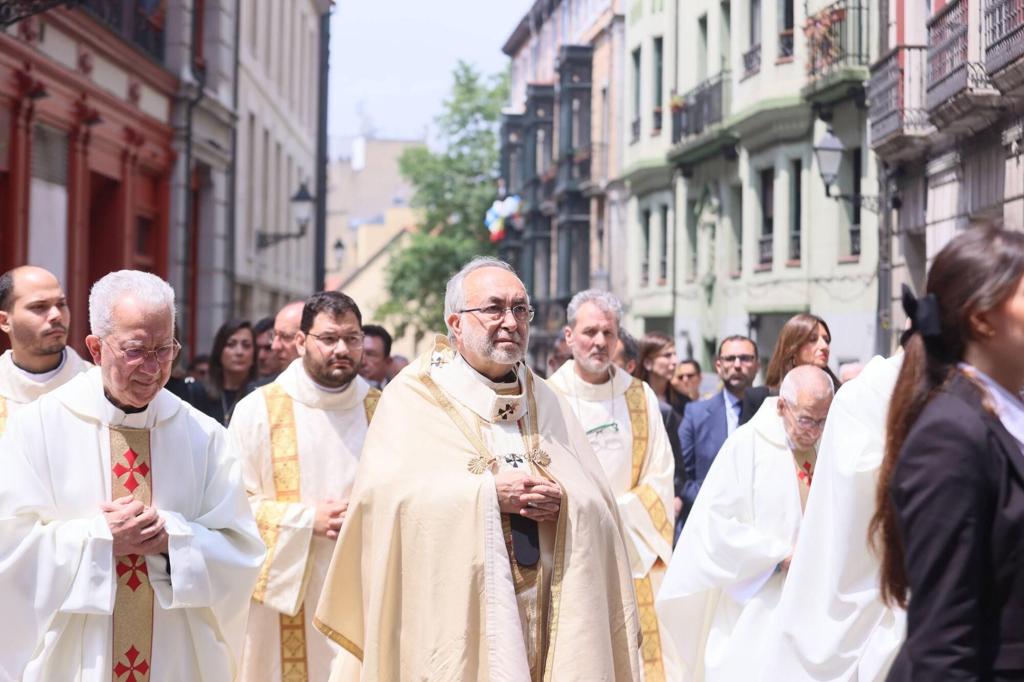 Así fue la misa del Corpus Christi en la catedral de Oviedo.