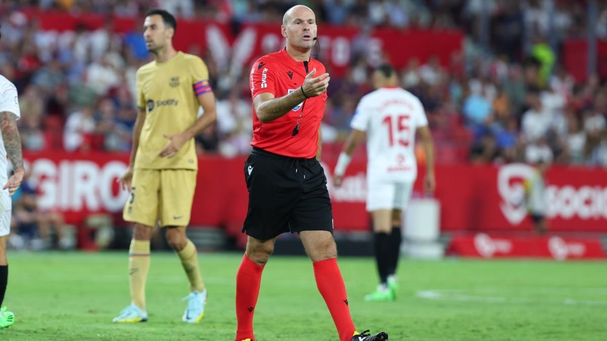 Mateu Lahoz, en el Sevilla - Barça