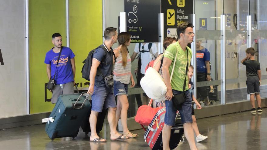 Pasajeros en el aeropuerto de Gran Canaria.