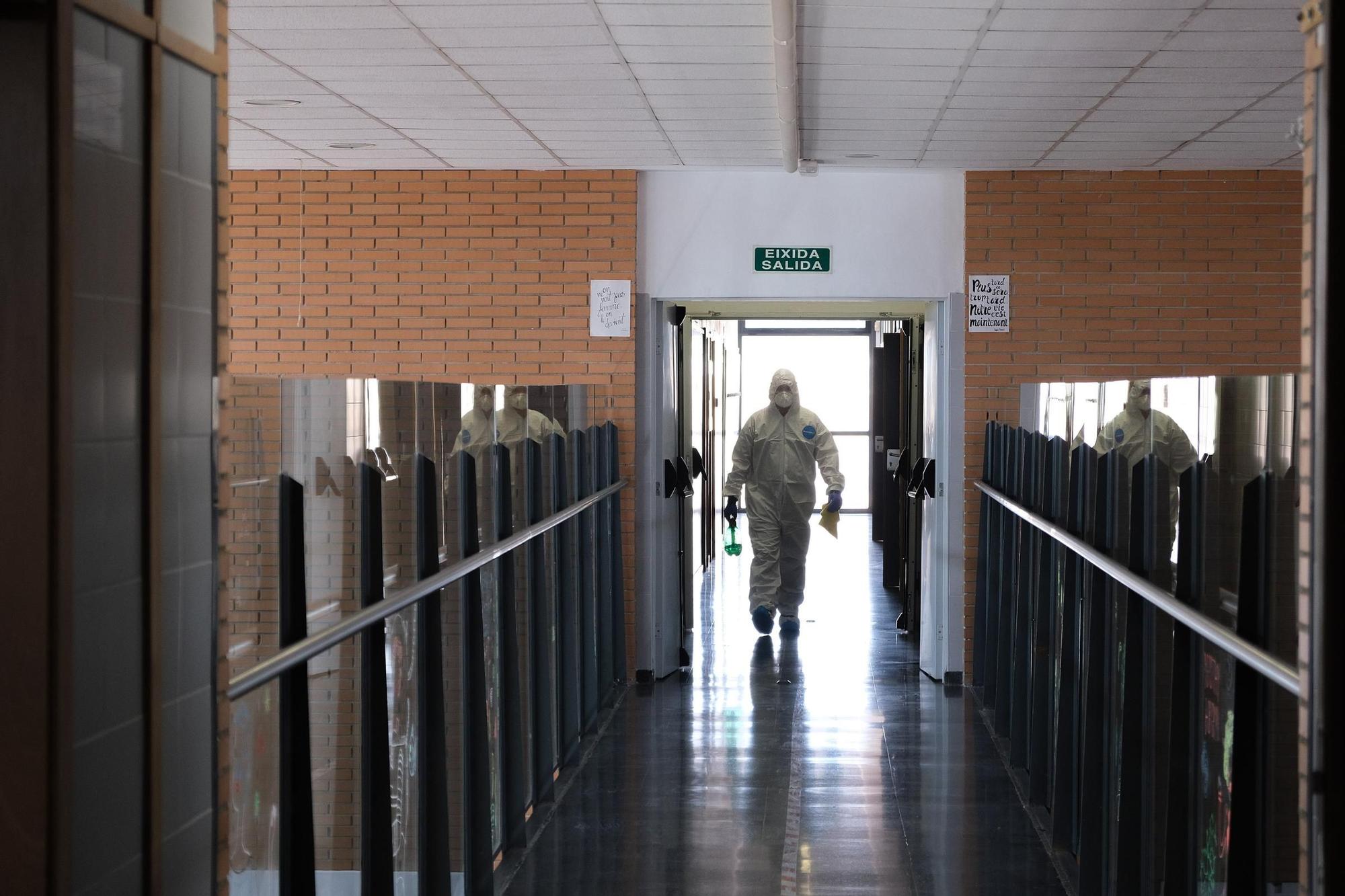 Militares del MOE desinfectan instalaciones de Monforte del Cid