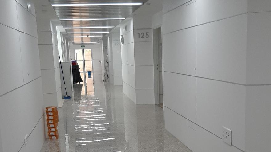 Uno de los nuevos pasillos del Hospital General de Elche