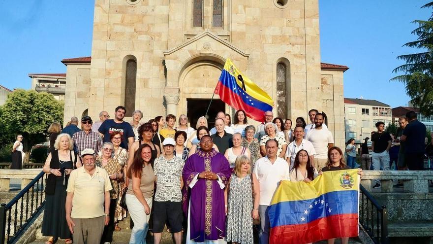 La comunidad venezolana en Lalín celebra una misa en memoria de las víctimas del terremoto en Venezuela