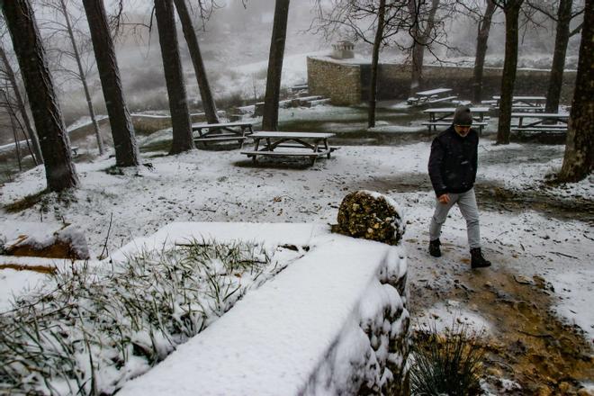 La Font de l'Arbre en Aitana se llena de nieve / Juani Ruz