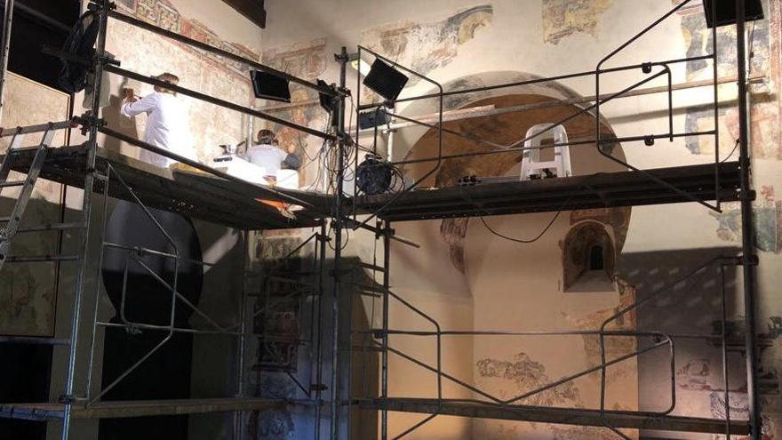 Les pintures murals de Sant Quirze de Pedret llueixen restaurades al Museu de Solsona