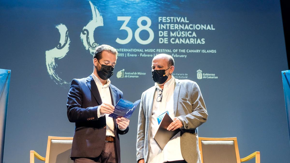 Juan Márquez  (izquierda) y Jorge Perdigón, hoy, durante la presentación del 38º Festival Internacional de Música de Canarias.