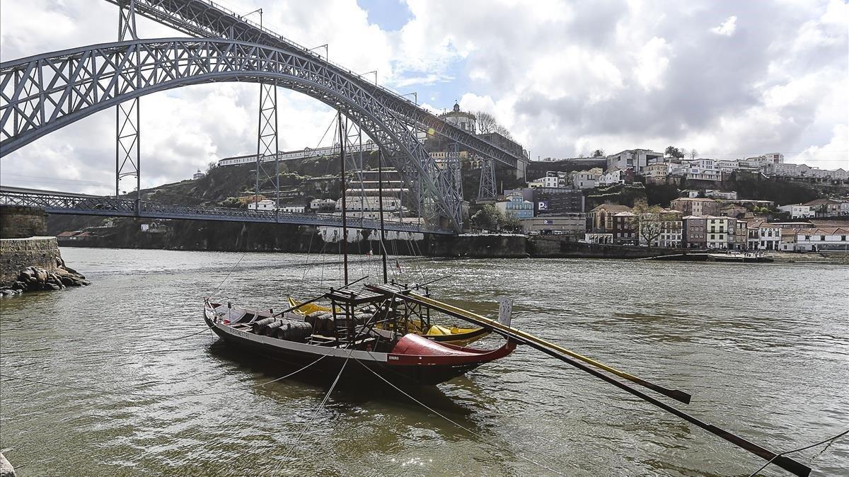 zentauroepp44231672 oporto portugal 08 04 2018 puente luis i  foto josep garcia201111183243