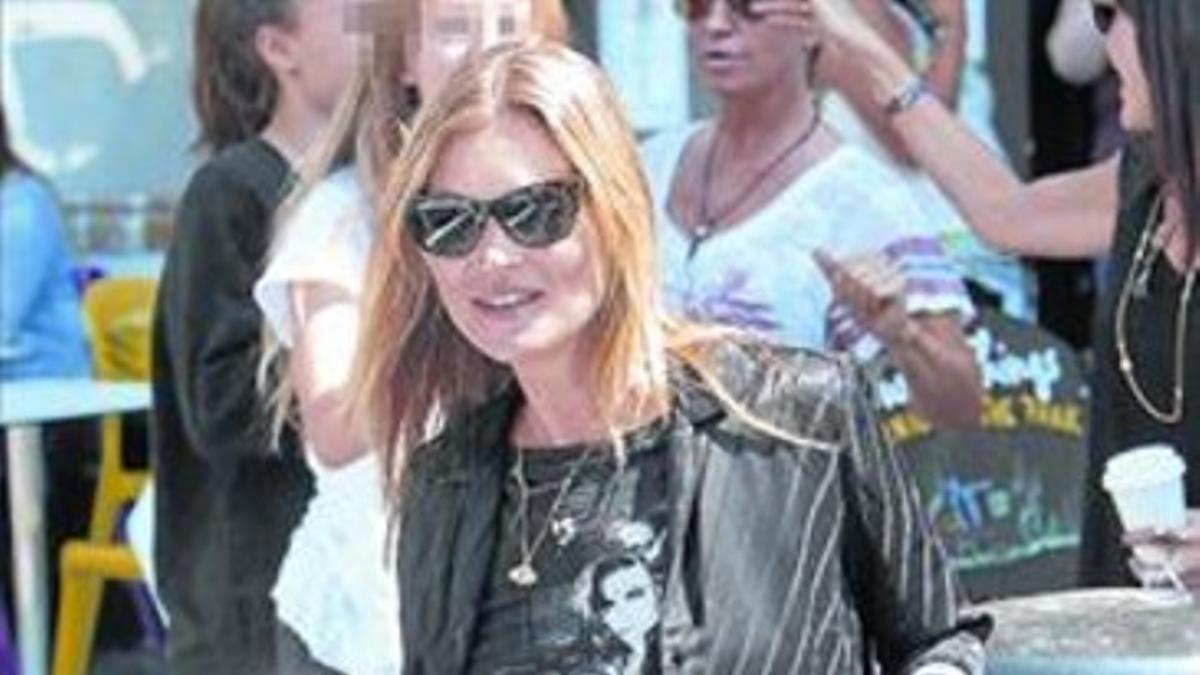 Kate Moss recuerda a su amiga  Amy Winehouse  en su camiseta_MEDIA_1