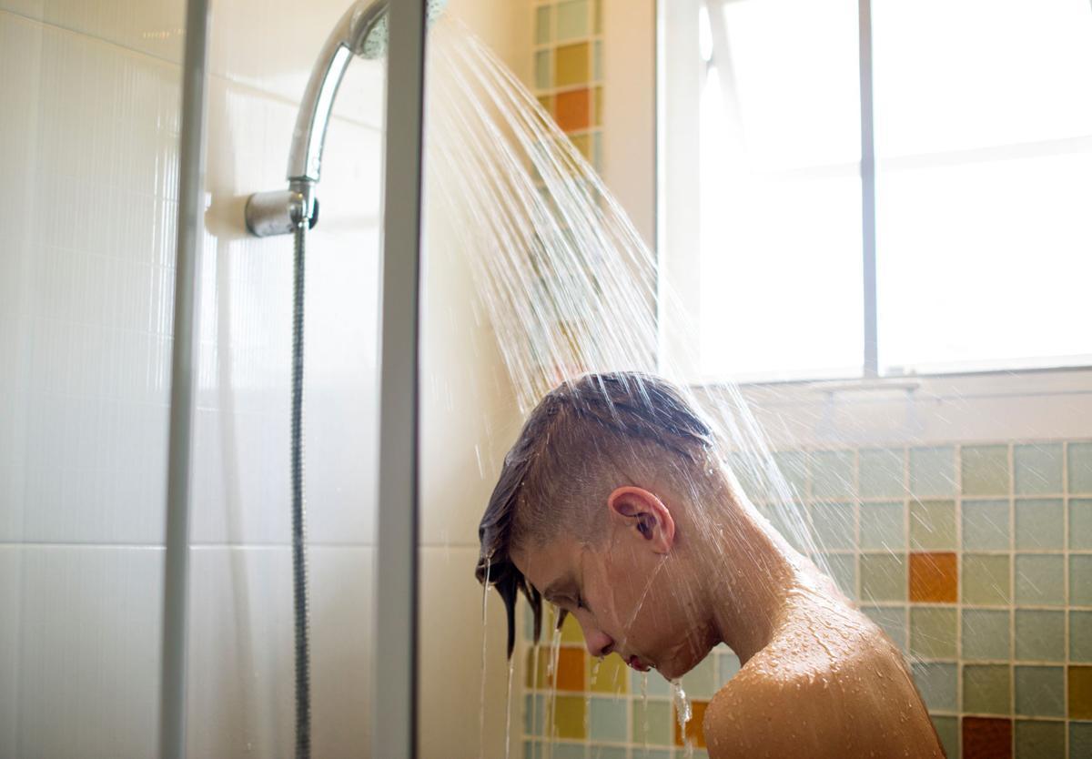 PELO DUCHA  Así puedes quitar el pelo acumulado en el desagüe de