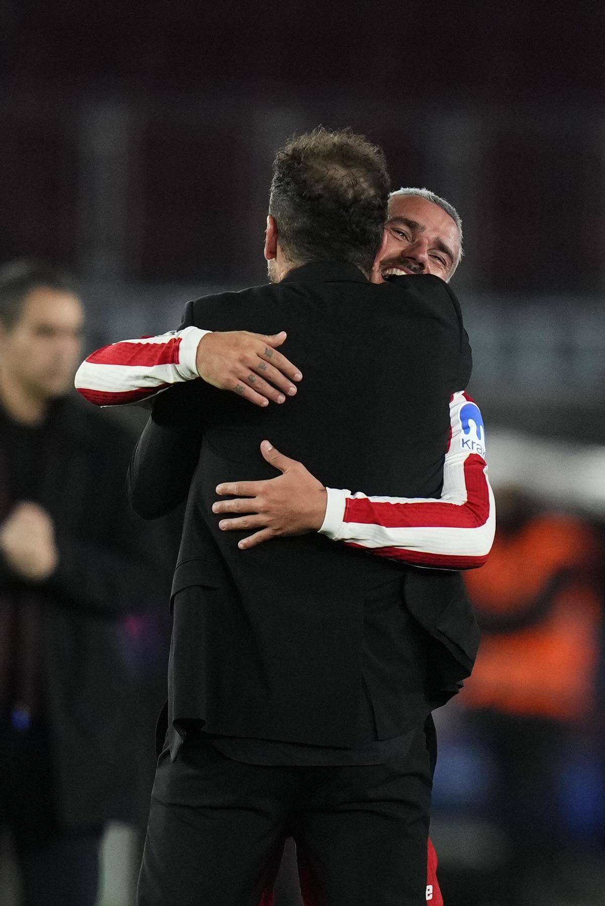 Simeone, con Griezmann en el partido contra el Barça