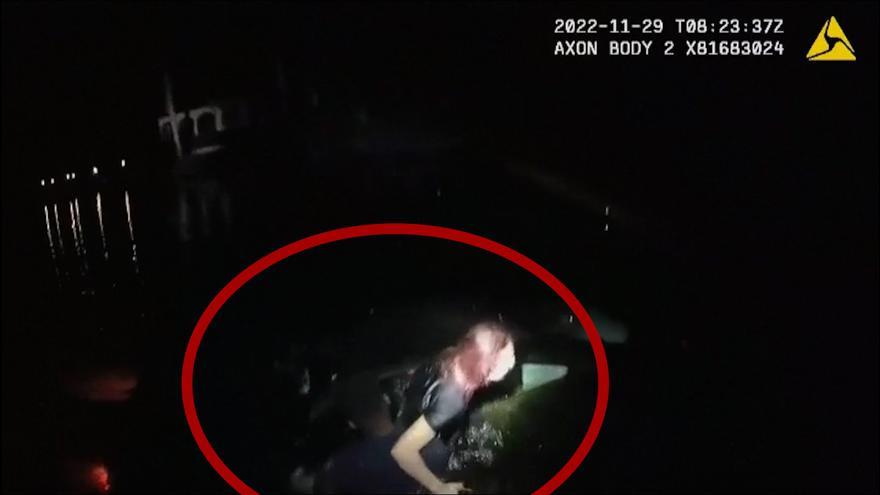 El angustioso rescate de una mujer atrapada en su coche mientras se hundía en un canal de Florida