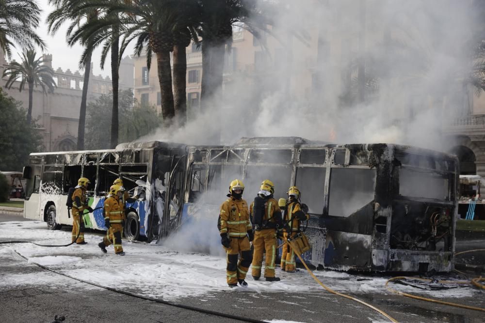 Arde un autobús de la EMT en paseo Sagrera
