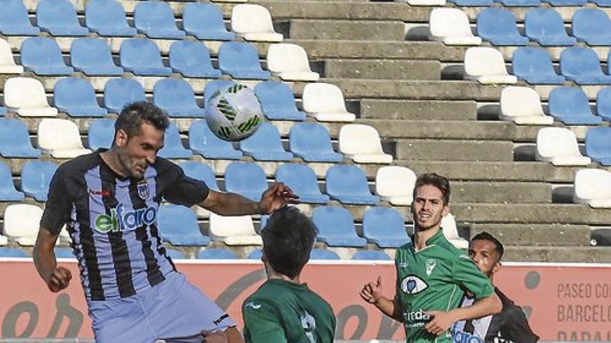 Cacereño y Badajoz luchan por un título en su primer duelo