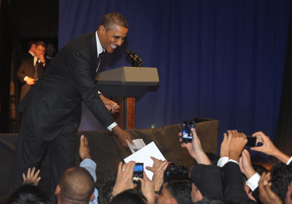 Barack Obama saluda el públic durant un discurs a Los Angeles, dilluns. Barack Obama saluda el públic durant un discurs a Los Angeles, dilluns.