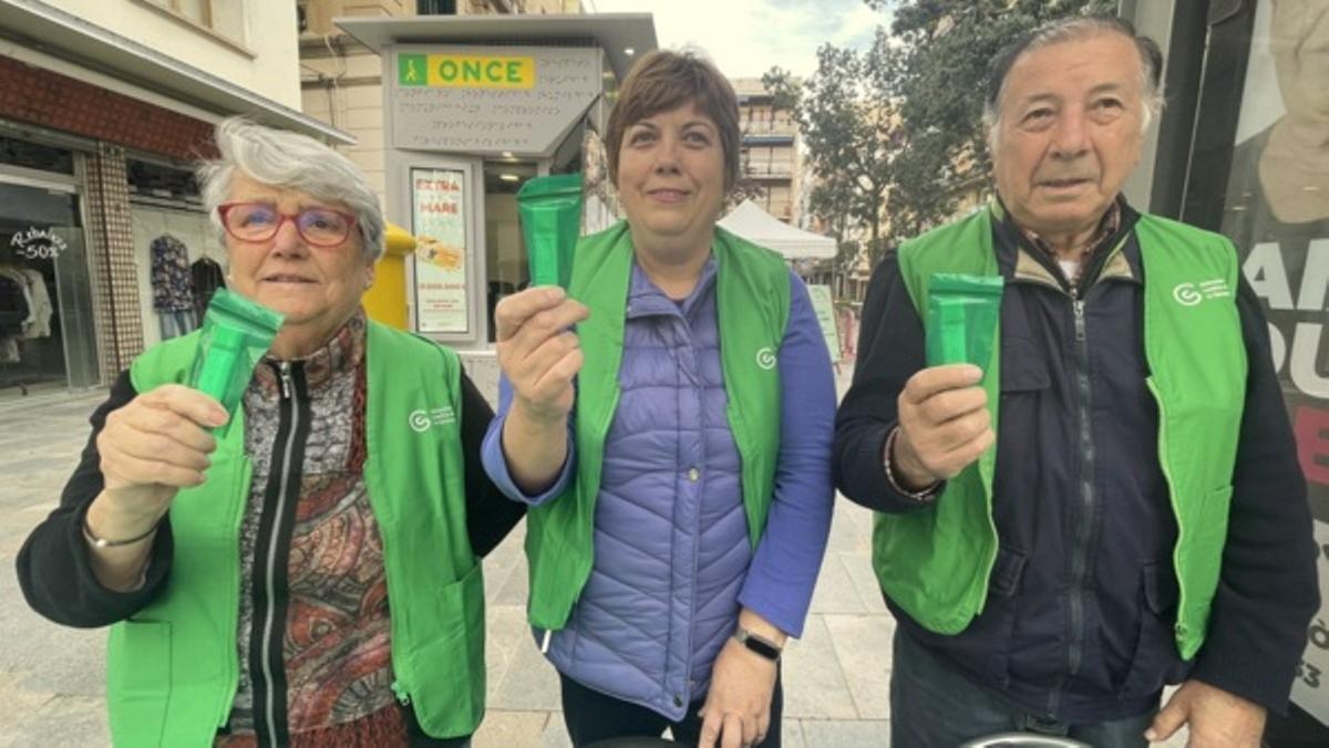 Els voluntaris de l'Associació Contra el Càncer de Còlon de Blanes.