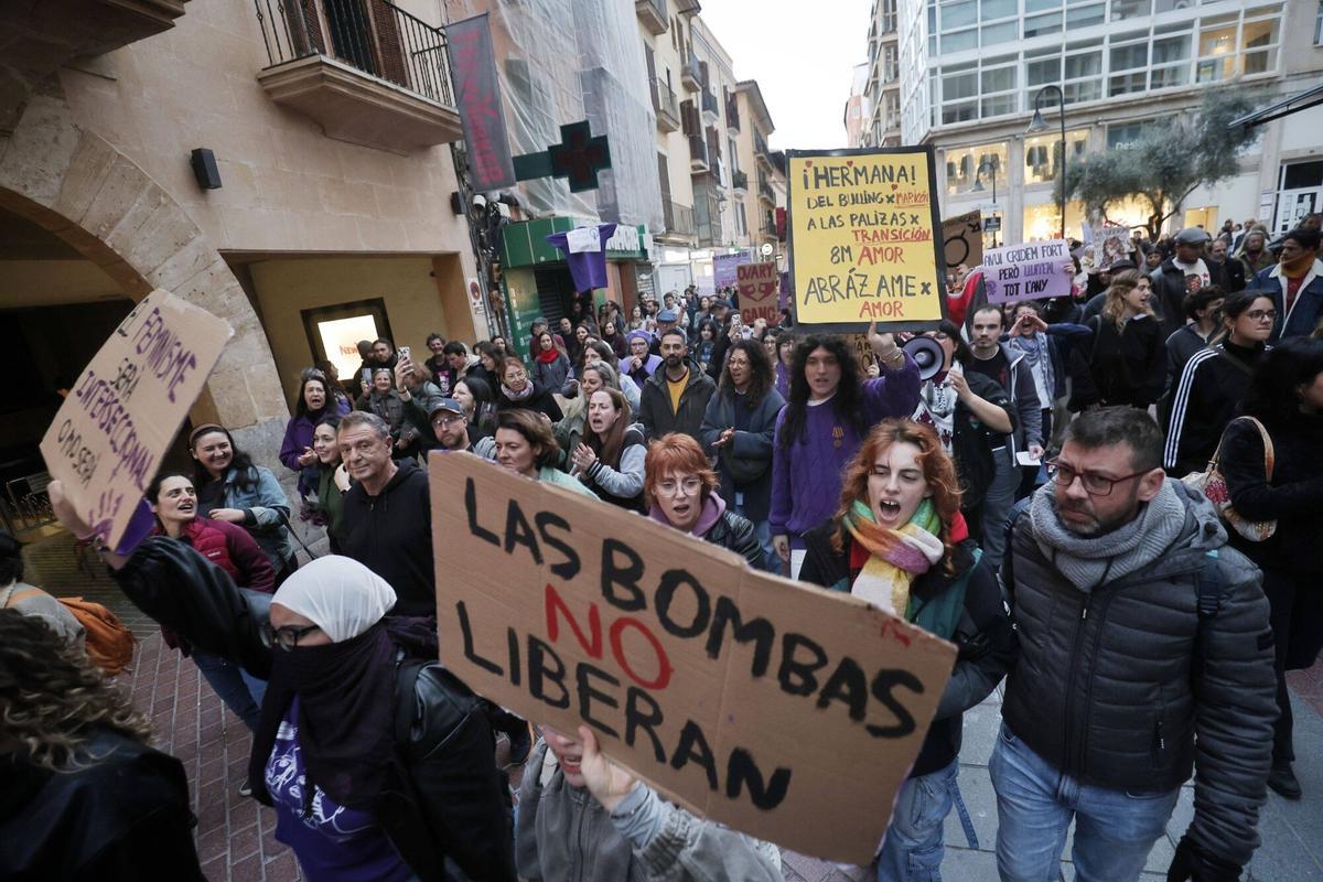 La manifestación transfeminista congrega a miles de personas