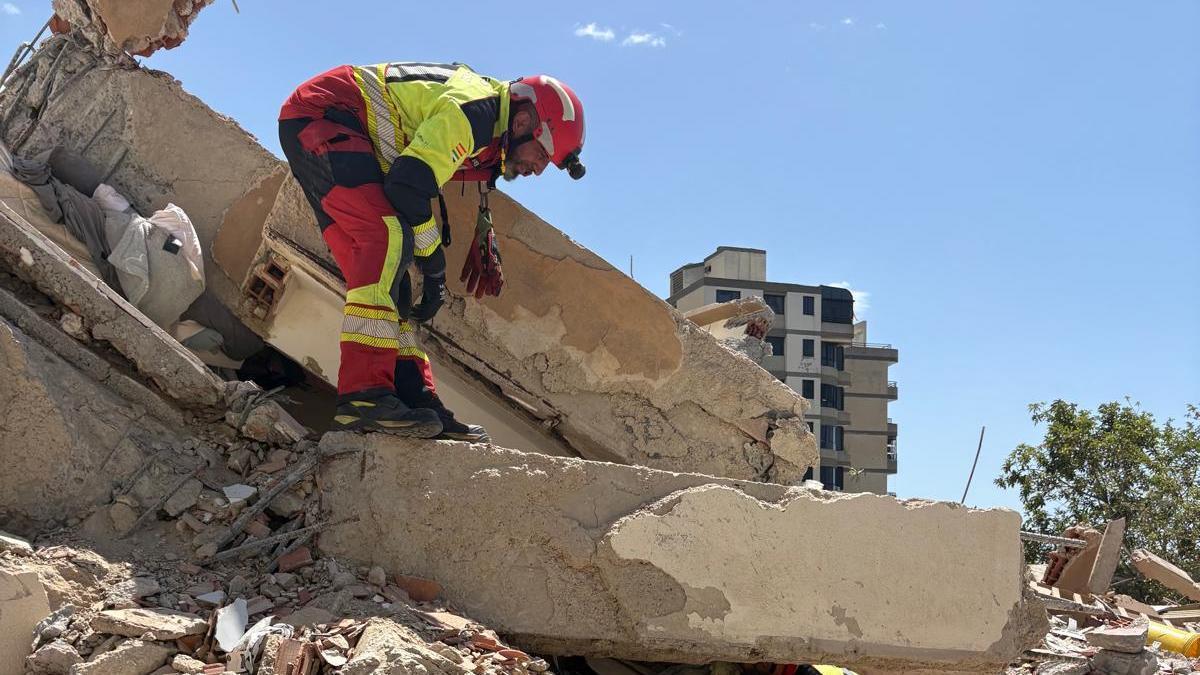 Video | Los bomberos de Badajoz, en Venezuela: "No perdemos la esperanza de encontrar a gente con vida"