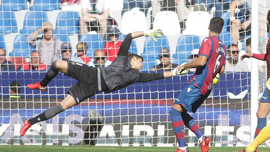 Facua denuncia al Levante UD por usar un teléfono 902 para atender a socios y aficionados