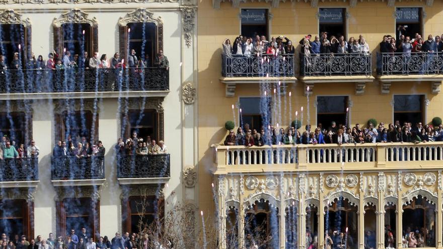 Hacienda recuerda que alquilar balcones para la mascletà tributa