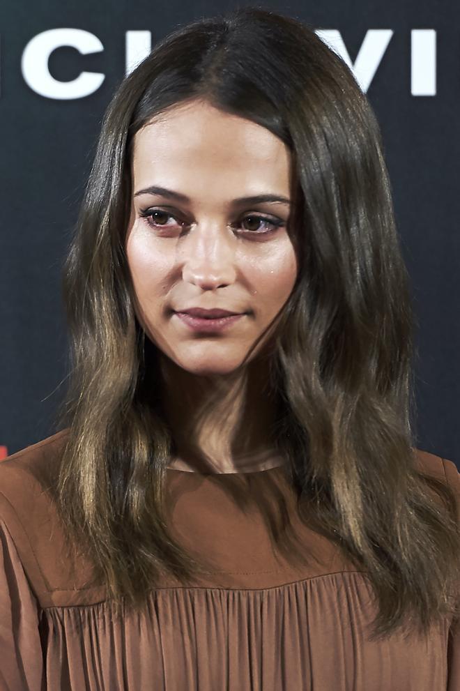 Alicia Vikander presume de las ondas en su cabello