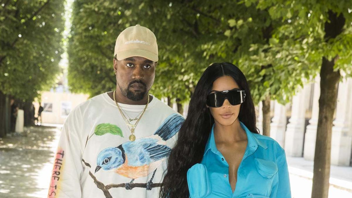 Kanye West y Kim Kardashian posan juntos antes del desfile de Louis Vuitton en París