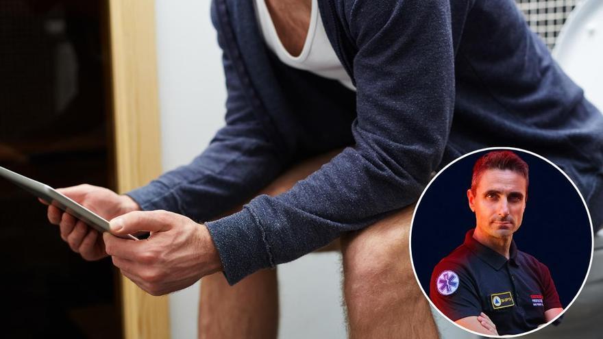 ¿Eres de los que se lleva el móvil al aseo? Un técnico sanitario alerta del riesgo que sufrir este problema en tu cuerpo