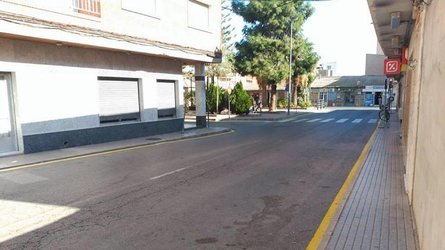 El repintado de calles enfada a comerciantes y vecinos de La Aljorra