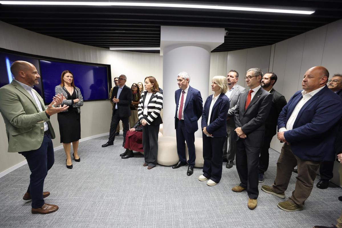 Durante la visita del edificio de Veolia