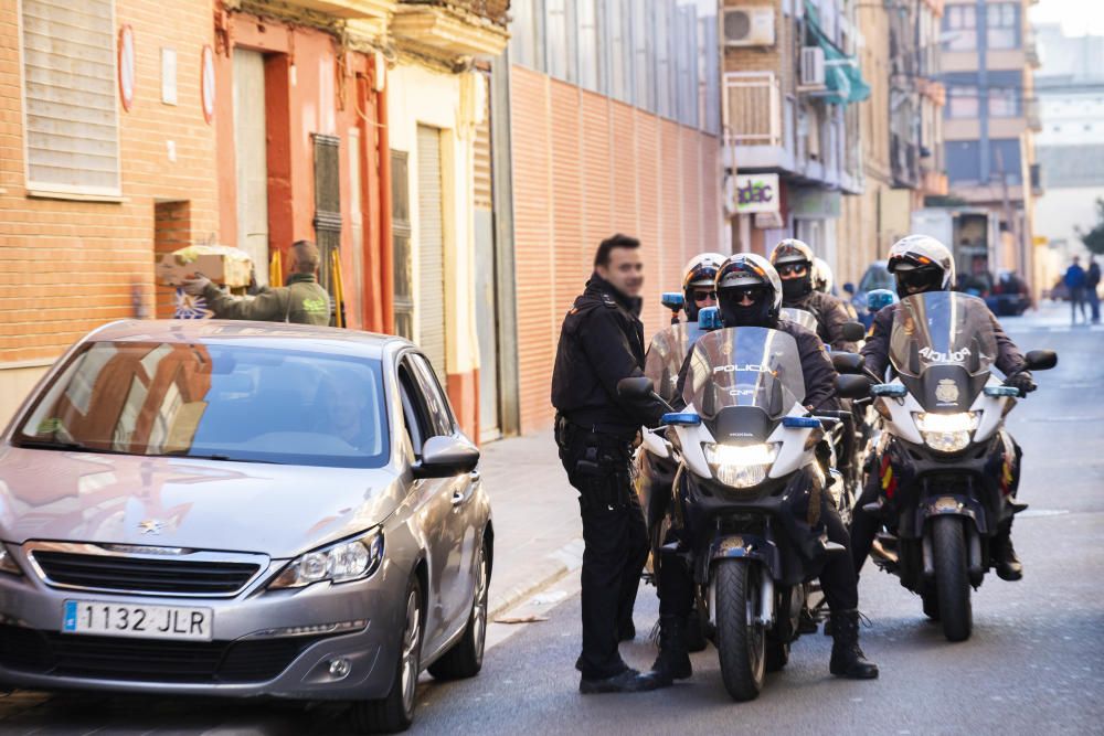 Paralizan el desahucio de una familia en el Cabanyal