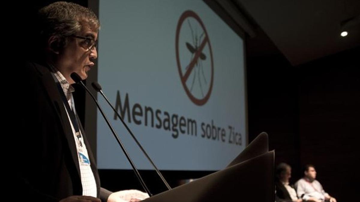 Mario Andrada, en una conferencia, preocupado por el avance del virus Zika en Brasil