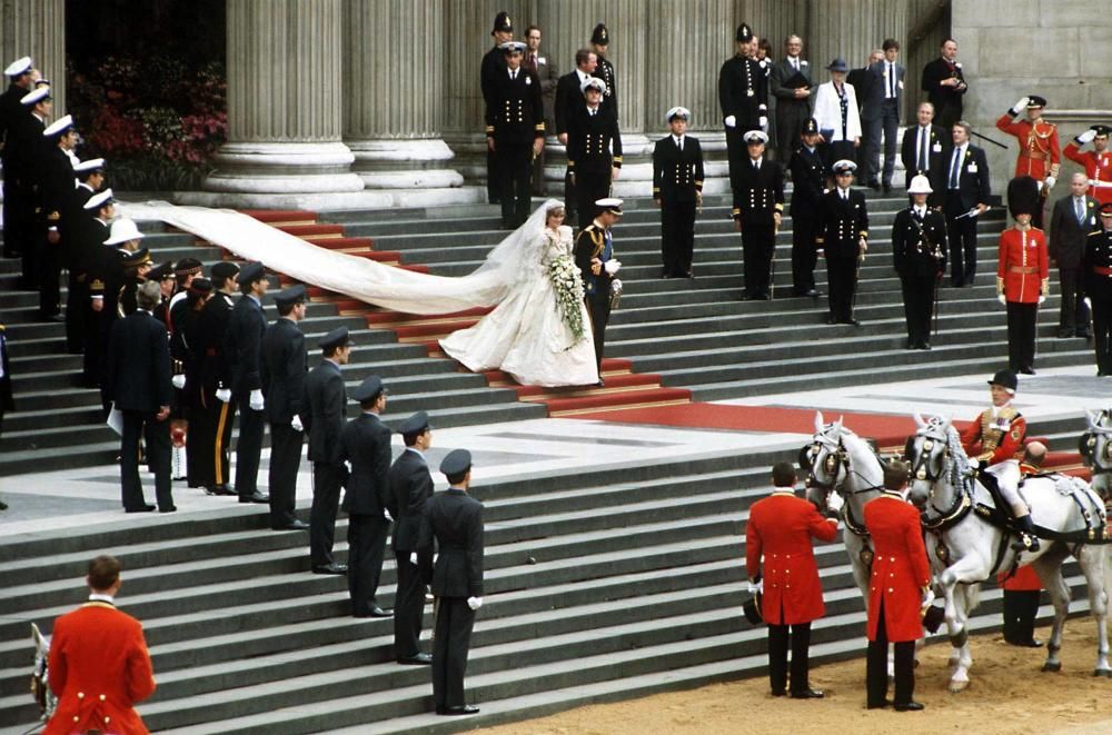 El Príncipe y la Princesa de Gales dejan la Catedral de San Pablo el día de su boda, 29 de julio de 1981
