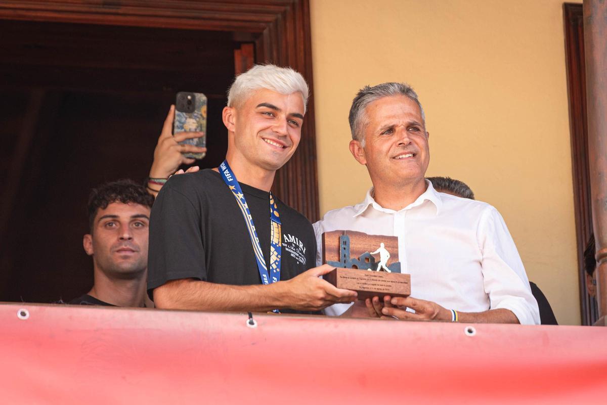 Así fue el recibimiento de Pedri en Tegueste