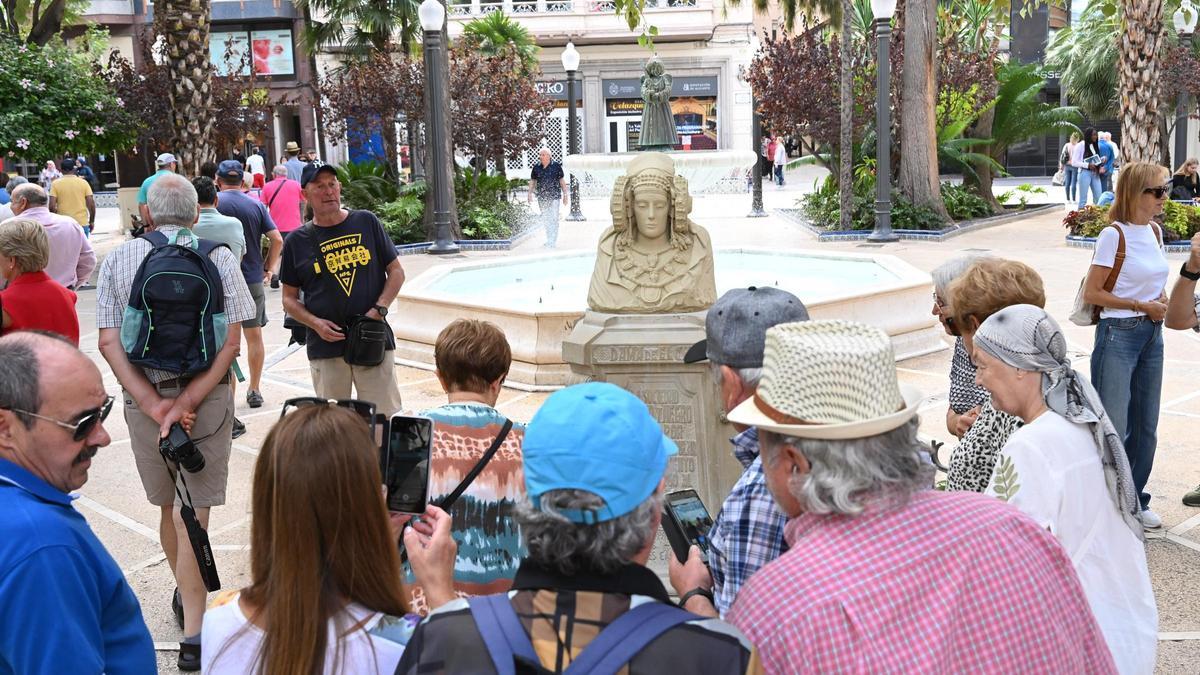 Los turistas británicos y franceses son los extranjeros que más visitan Elche