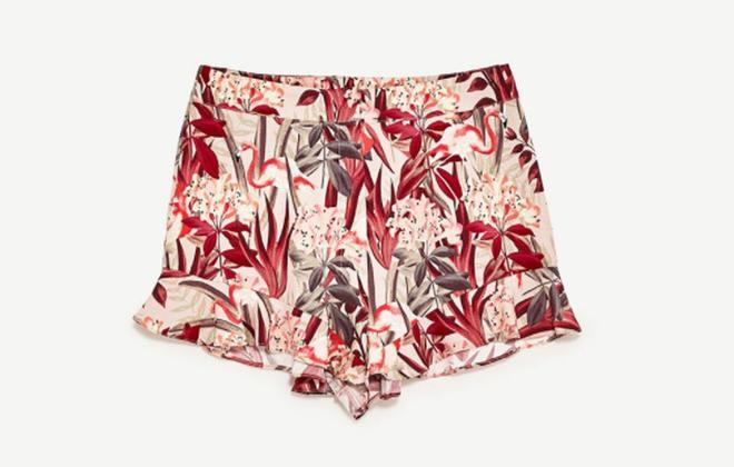 Pantalón short de tiro alto de Zara  (Precio: 17,95 euros)