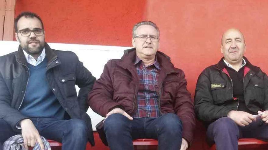 Juanjo Sutil, Jesús Turiño y Segismundo Ferrero, ayer antes del encuentro.