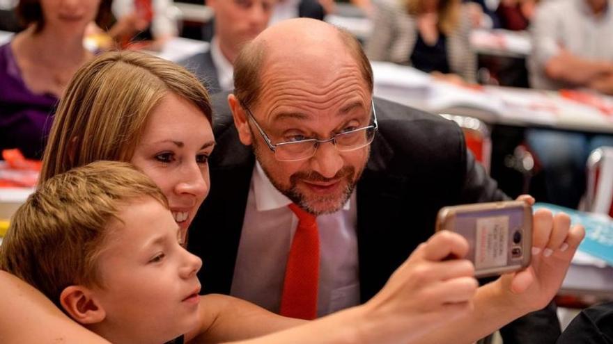 Schulz acusa a Merkel de ser &quot;un peligro para la democracia&quot;