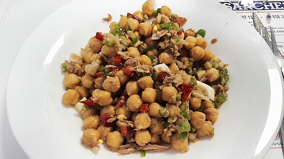 'Empedrat' de garbanzos del bar restaurante Fandi.