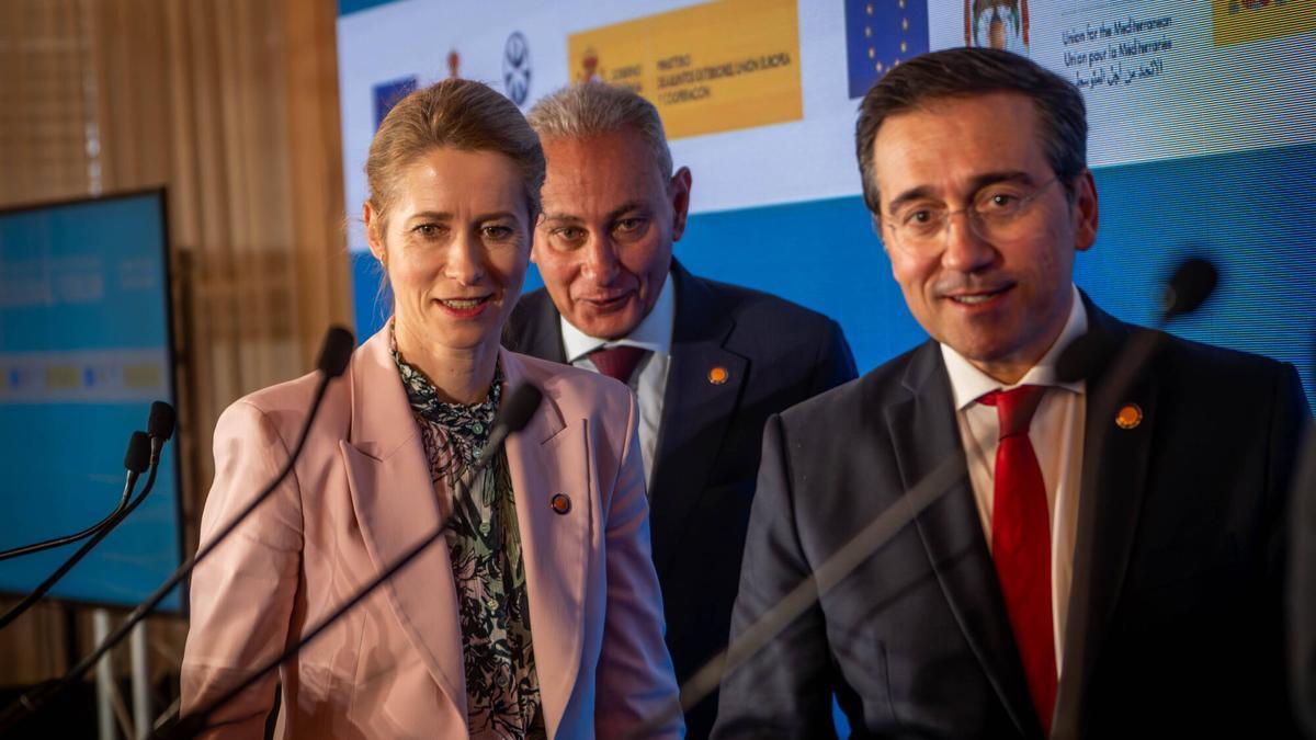 Kaja Kallas, alta representante de la Unión para Asuntos Exteriores y Política de Seguridad y vicepresidenta de la Comisión Europea, junto con el ministro de Asuntos Exteriores, José Manuel Albares, en el Foro Regional de la Unión por el Mediterráneo.