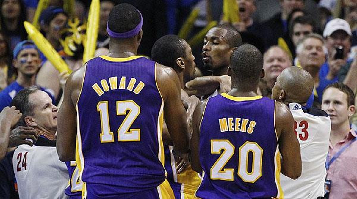 La topada entre Serge Ibaka i Metta World Peace que va irritar Stephen Jackson.