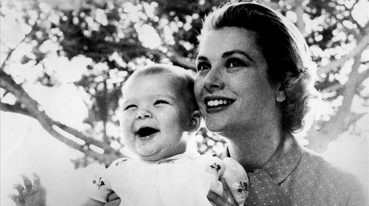 zentauroepp36940582 grace kelly con la princesa carolina170119202408