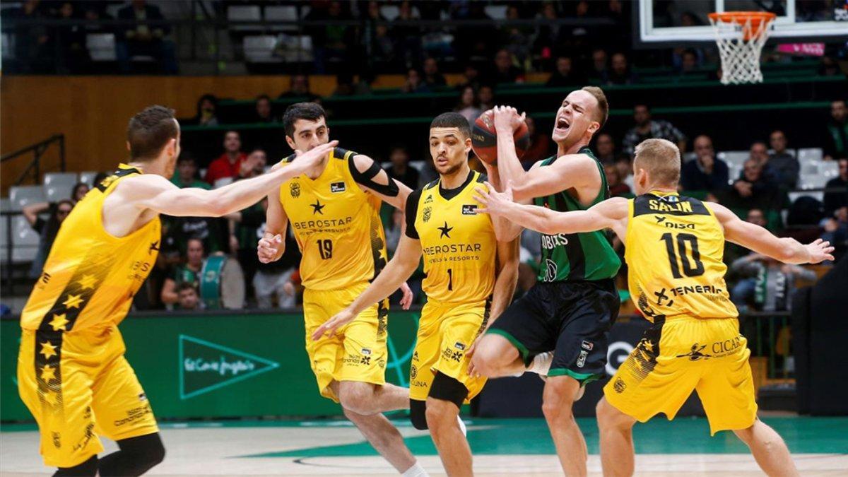 Prepekic, intentando salir de un aprieto durante el partido