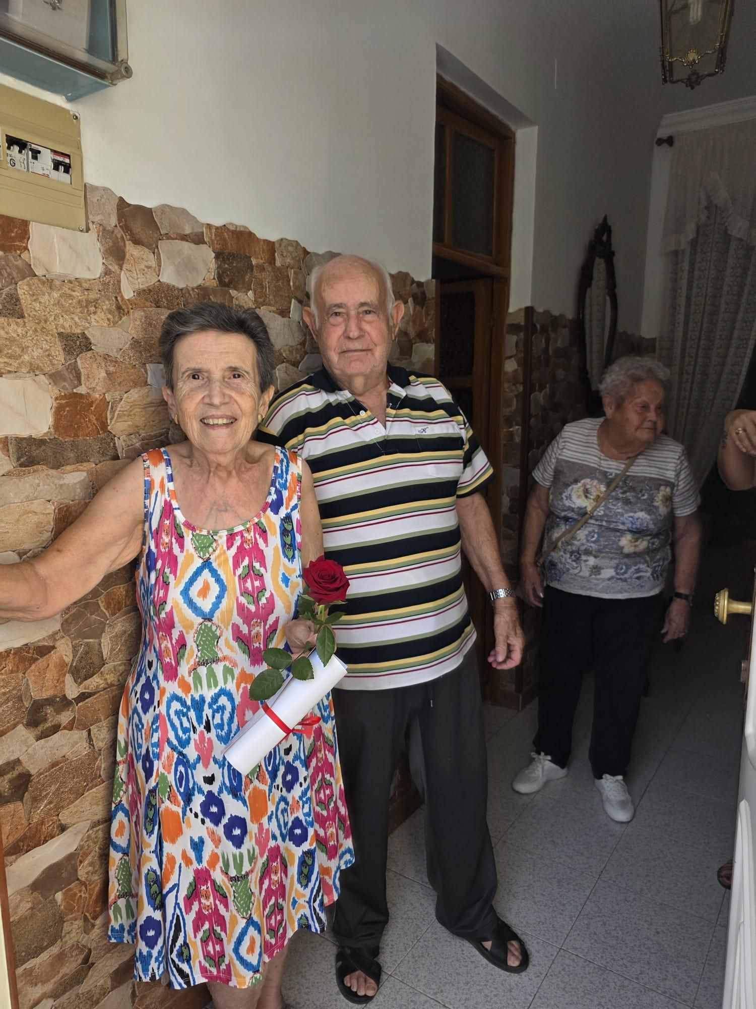 El carnicero más solidario  lleva alegría a mayores y enfermos