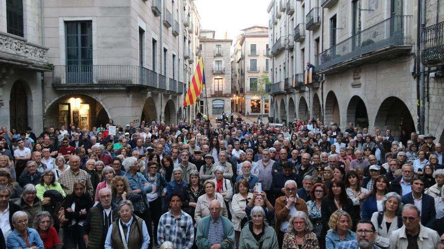 Unes 300 persones donen suport a Girona a l&#039;activista Josep Campmajó: &quot;Tots som terroristes&quot;